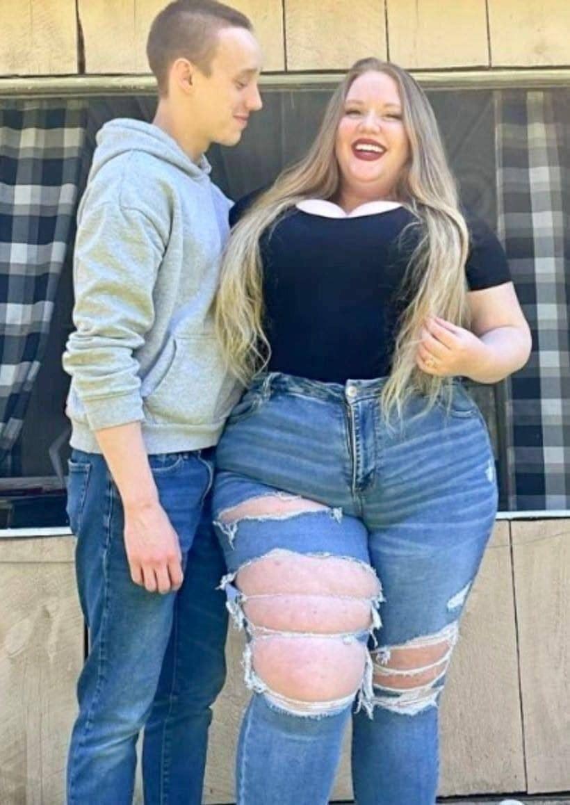 Man mocked for being with 252 LB woman, Has The Perfect Response To Shut Haters Up..